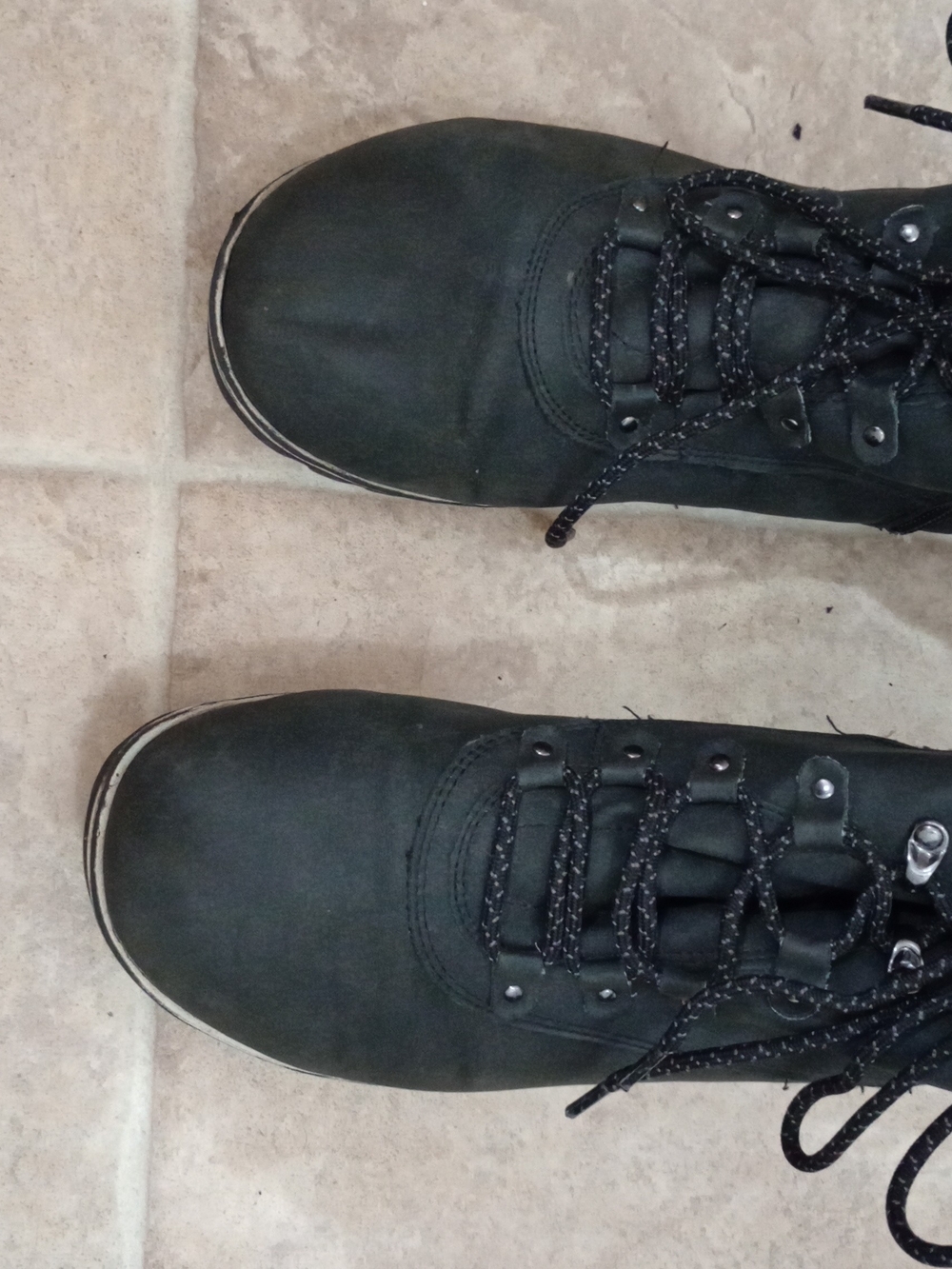 Yellowstone water-resistant boots  Size9M